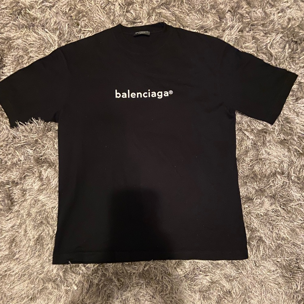 NEW COPYRIGHT MEDIUM FIT T-SHIRT in perfect condition